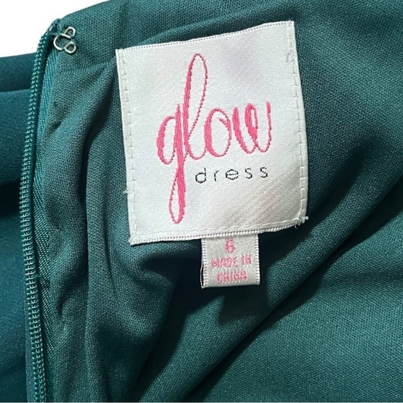 NWT Glow Emerald Green and Silver Bead Illusion Mermaid Gown sz 6 - Picture 4 of 16